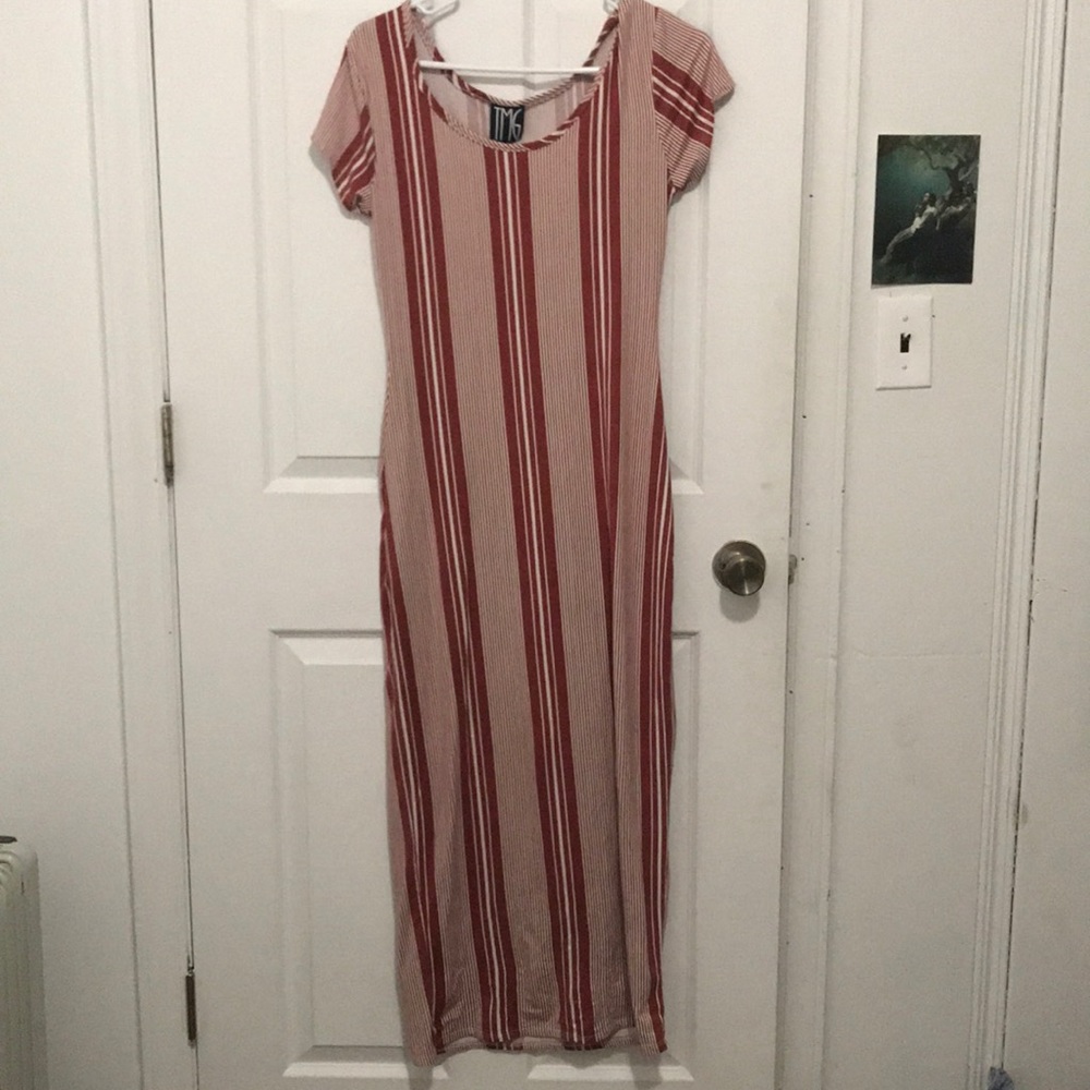 Medium slim fitting maxi dress!